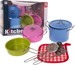 Έγχρωμες μεταλλικές κατσαρόλες και κουζινικά