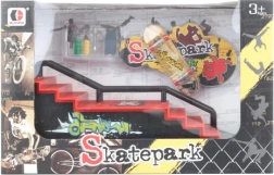 Ράμπα με σκαλοπάτια και συναρμολογούμενο skateboard για κόλπα