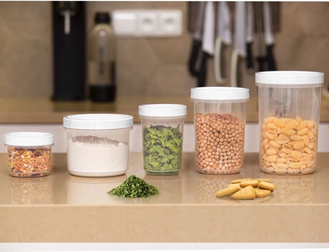 Τάξη στο ντουλάπι χάρη στο στοιβαζόμενο σχήμα