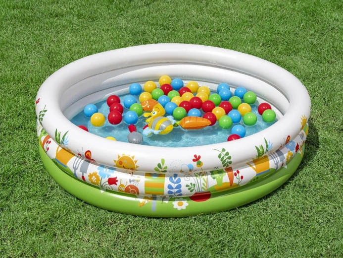 2σε1: στεγνή πισίνα και ρηχή υδάτινη λιμνούλα