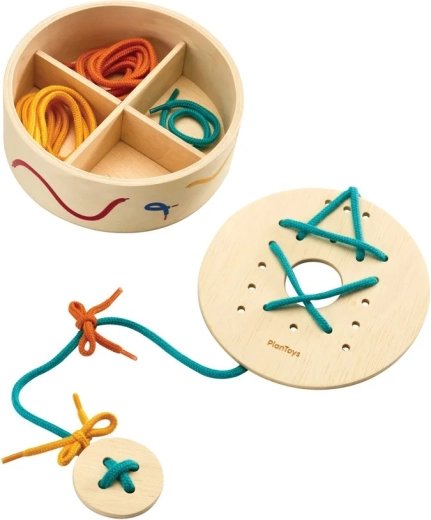 PlanToys πλάκες περάσματος με κορδόνια σε κουτί αποθήκευσης