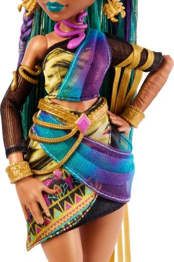 Βασιλική αιγυπτιακή εμφάνιση και έντονες λεπτομέρειες