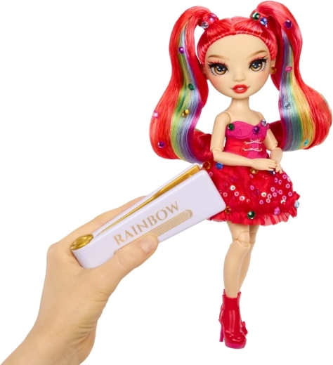 Λαμπερό κόκκινο outfit με ουράνιες (rainbow) πινελιές