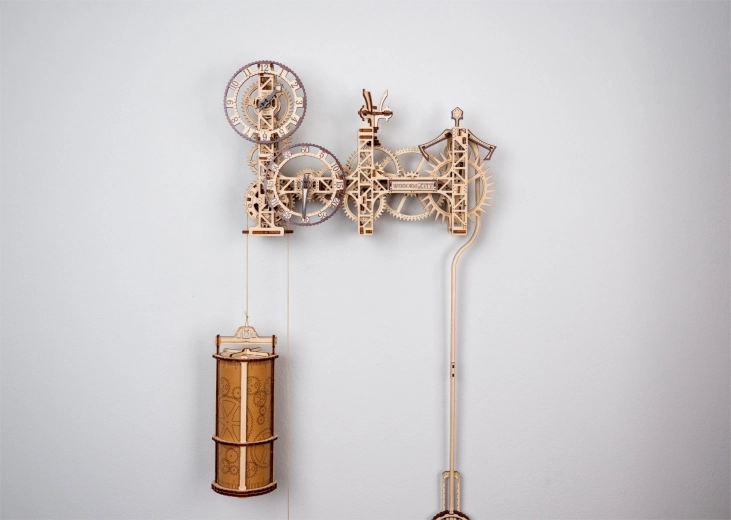 Λειτουργικό μηχανικό ρολόι με εκκρεμές