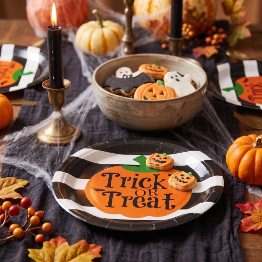 Χάρτινα πιάτα Halloween με κολοκύθα Trick or Treat, 23 cm – 8 τεμάχια
