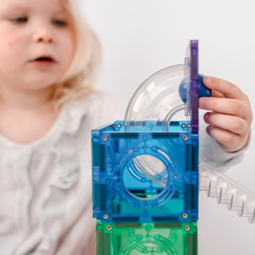 Διάφανες πίστες για μπίλιες για εκμάθηση φυσικής μέσα από το παιχνίδι