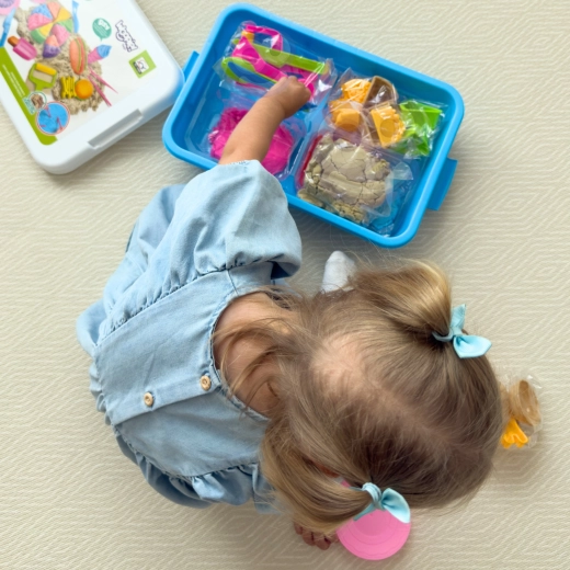 Πρακτικό βαλιτσάκι και τραπεζάκι σε ένα