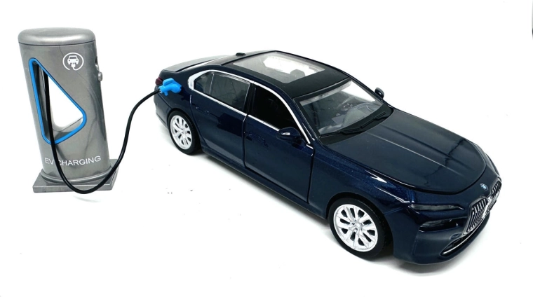 MSZ BMW i7 μοντέλο αυτοκινήτου 1/32 με φως και ήχο - 1 τεμάχιο