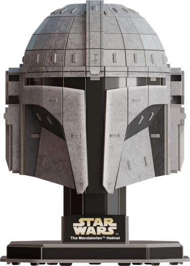 Λεπτομερές κράνος Mandalorian σε βάση