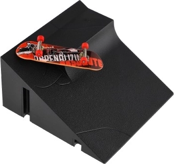 Ράμπα για κόλπα με skateboard