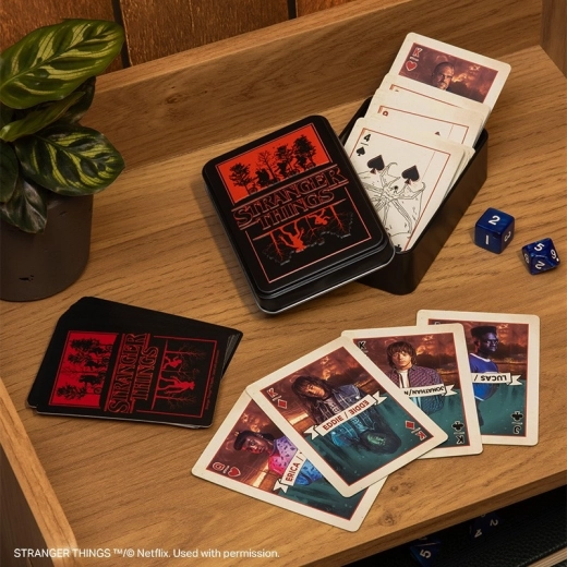 Stranger Things τράπουλα για ραμί σε μεταλλικό κουτί