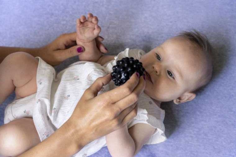 Διεγερτικές υφές για μικρά, εξερευνητικά δαχτυλάκια