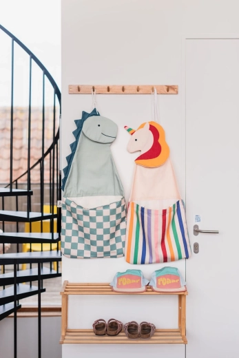 Χαρούμενος σχεδιασμός unicorn που φωτίζει το δωμάτιο