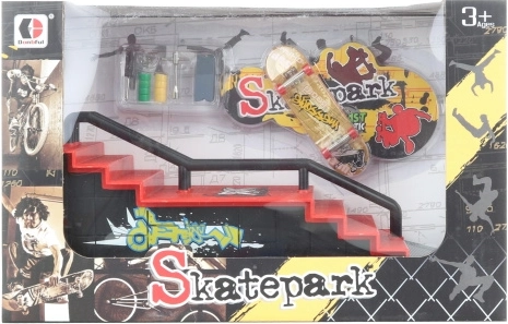 Ράμπα με σκαλοπάτια και συναρμολογούμενο skateboard για κόλπα