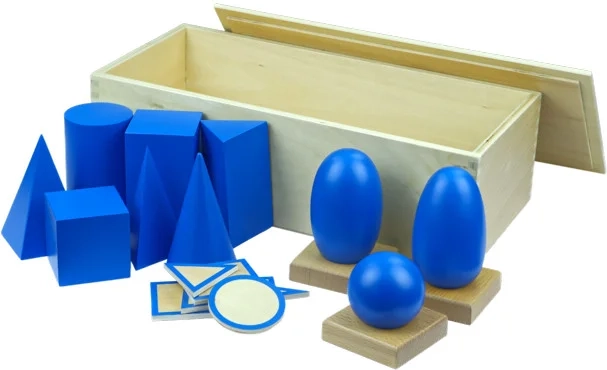 Moyo Montessori γεωμετρικά στερεά με βάσεις και κουτί