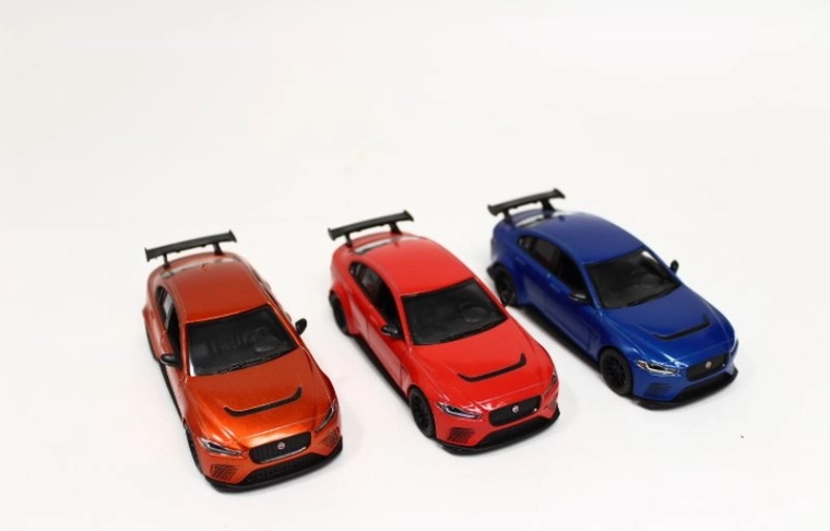 Μοντέλο αυτοκινήτου Jaguar XE SV Project 8 με προβολέα, 4x4 - 1 τεμάχιο