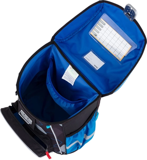 Τακτοποιημένο εσωτερικό και σκληρός πάτος