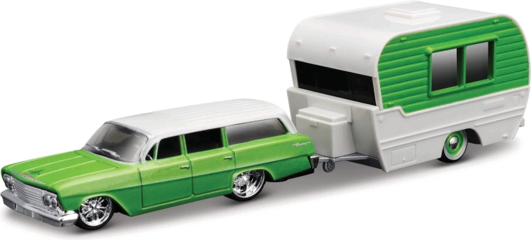 Maisto Chevrolet Biscayne wagon με τροχόσπιτο ρυμουλκούμενο 1:64