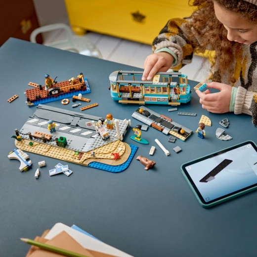 Διαδραστική κατασκευή με την εφαρμογή LEGO Builder