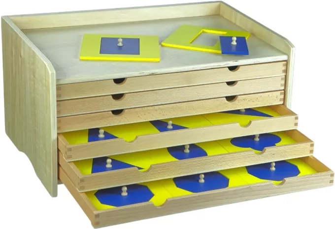 Γεωμετρική συρταριέρα Montessori