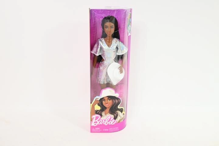 Κούκλα Barbie Fashionistas καουμπόισσα με αστραφτερό φόρεμα