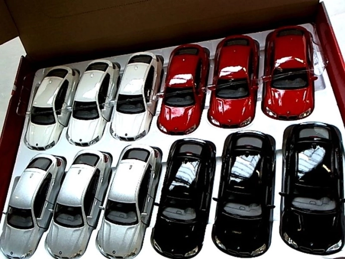Μεταλλικό αυτοκινητάκι BMW X6 1:38 με μηχανισμό pull-back και πόρτες που ανοίγουν