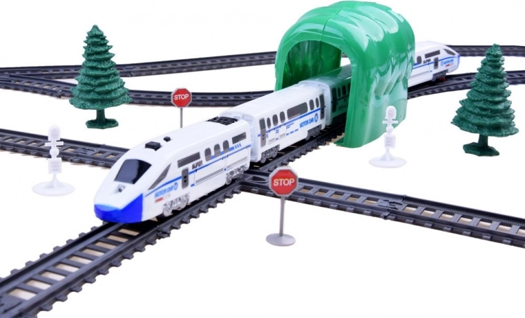 Ρεαλιστικά αξεσουάρ και φωτιζόμενη ατμομηχανή