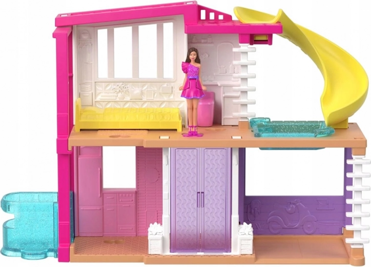 Δύο όροφοι γεμάτοι διασκέδαση με πισίνα και τσουλήθρα