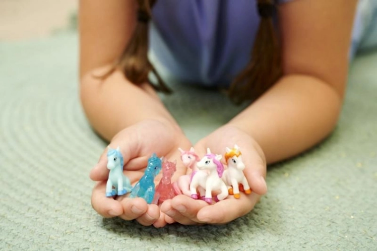 Έκπληξη μέσα: συλλέξτε 6 μονόκερους