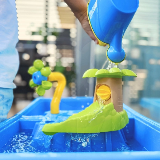 Παιχνίδι με νερό και άμμο