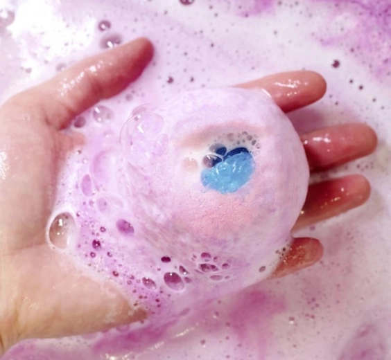 Μπάνιο γεμάτο χρώματα και αφρώδη διασκέδαση