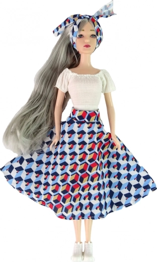 Στιλάτη κούκλα με μακριά γκρίζα μαλλιά