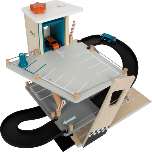 Τρία επίπεδα διασκέδασης με λειτουργικό ασανσέρ