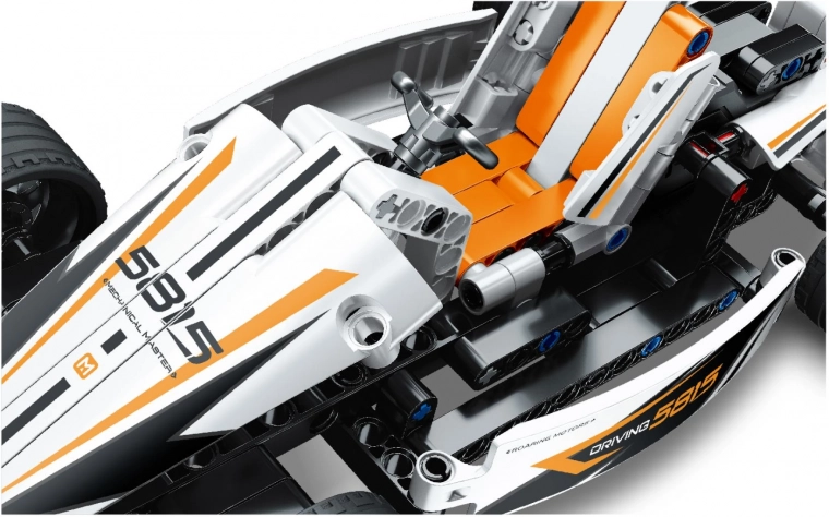 Ρεαλιστικές λεπτομέρειες και στιβαρή κατασκευή