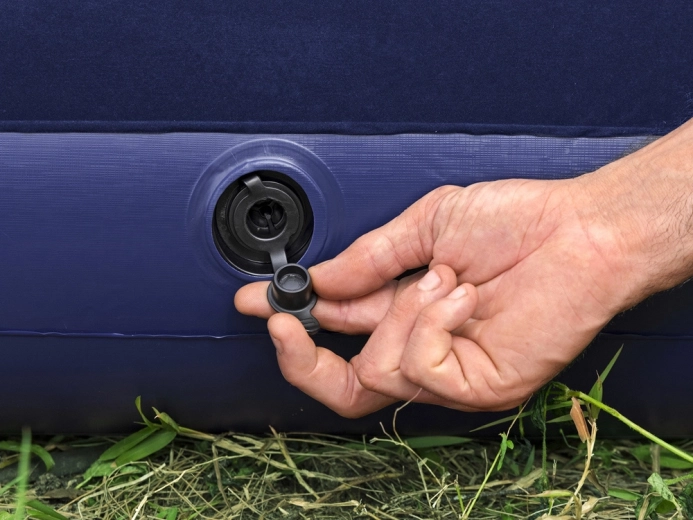 Γρήγορο φούσκωμα χάρη στην ενσωματωμένη ποδοκίνητη αντλία