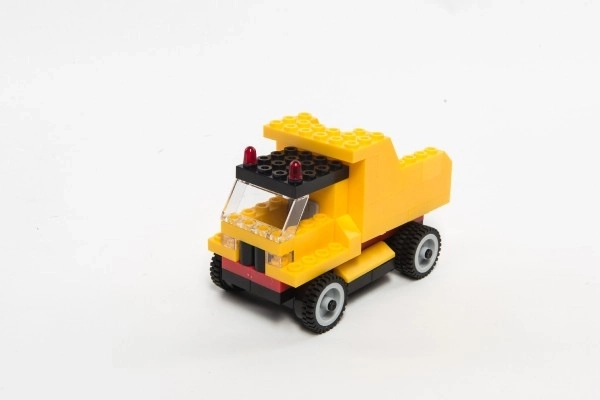 Ανατρεπόμενο φορτηγό για ρεαλιστικό παιχνίδι