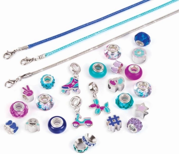 Πλούσια επιλογή από χάντρες και charms