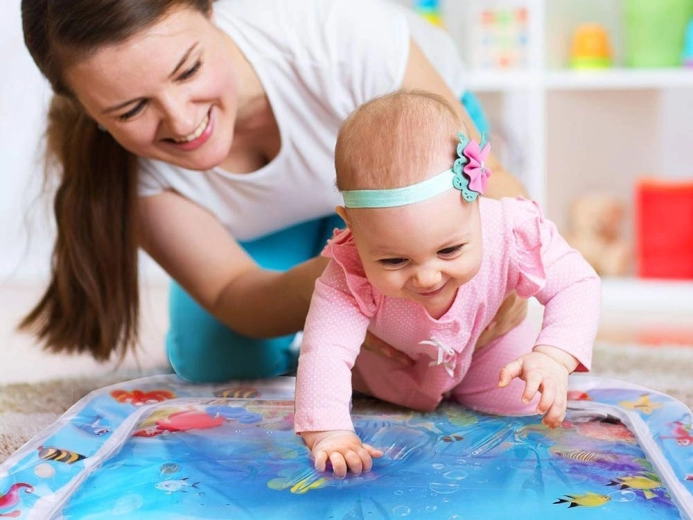 Υποστήριξη του tummy time και ενδυνάμωση των μυών