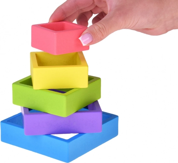 Μαθαίνει χρώματα, σχήματα και μεγέθη