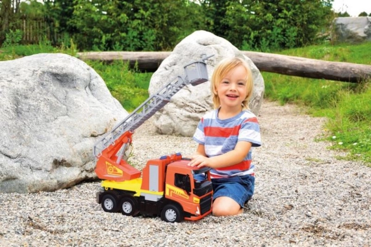 Ανθεκτική κατασκευή έτοιμη για παιχνίδι σε εξωτερικό χώρο