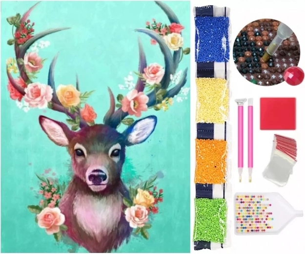 Λεπτομερές μοτίβο ελαφιού με λουλούδια