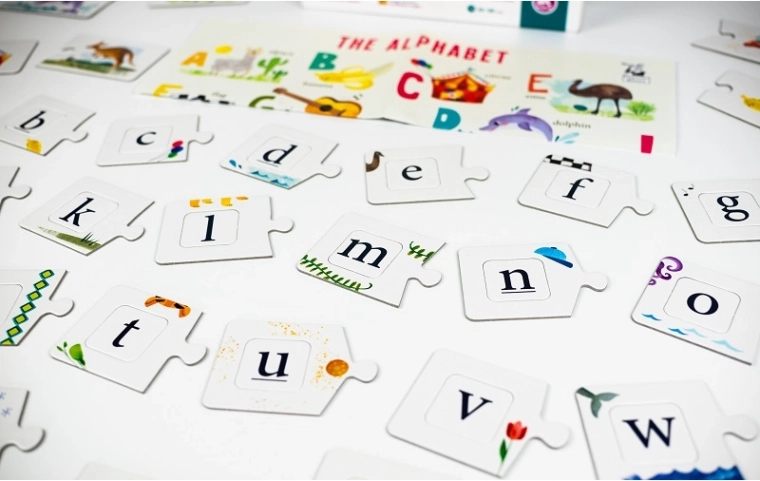 Αναπτύσσει βασικές δεξιότητες