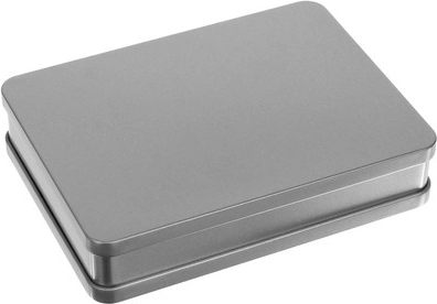 Κομψή μεταλλική θήκη περιλαμβάνεται