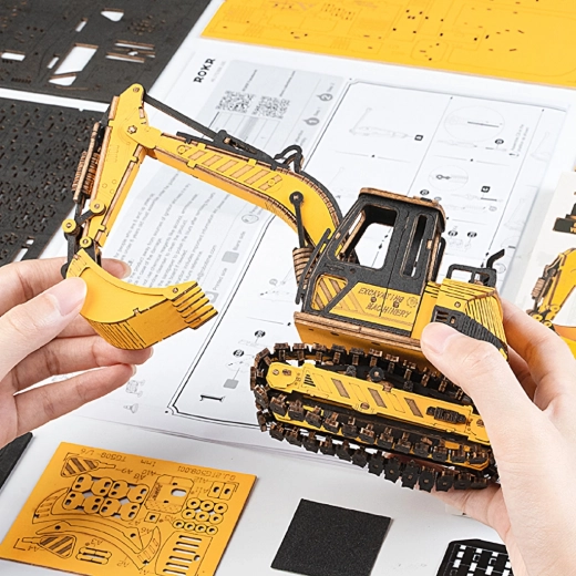 395 προσεκτικά κομμένα κομμάτια