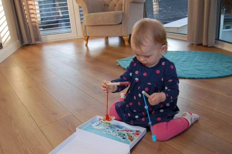 Βοηθά στην ανάπτυξη κινητικών δεξιοτήτων