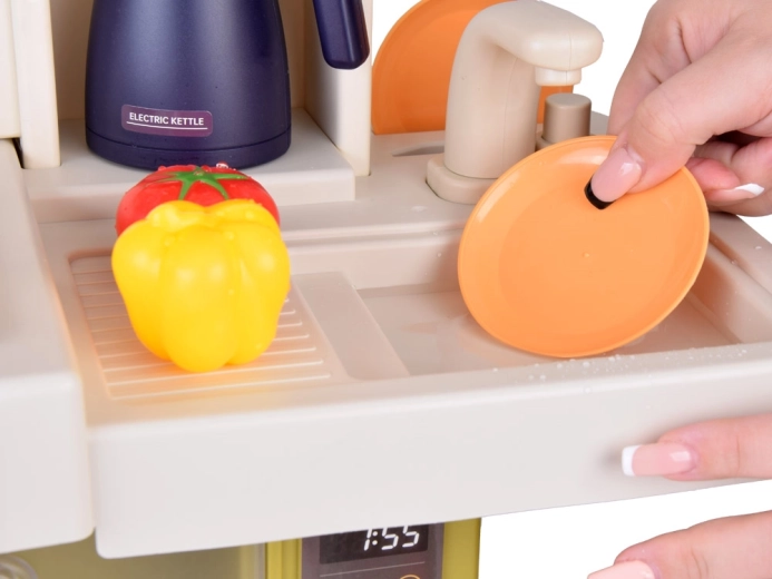 Πραγματικά τρεχούμενο νερό στον νεροχύτη