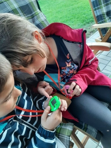 Μαθαίνει υπευθυνότητα με παιχνιδιάρικο τρόπο