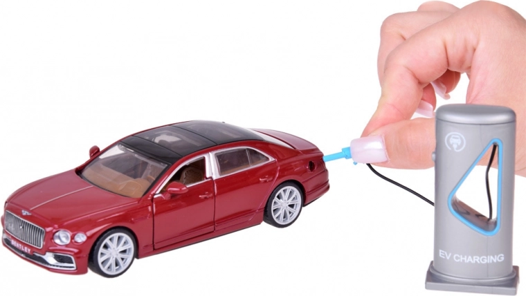 Ανοιγόμενες πόρτες και λεπτομερές εσωτερικό