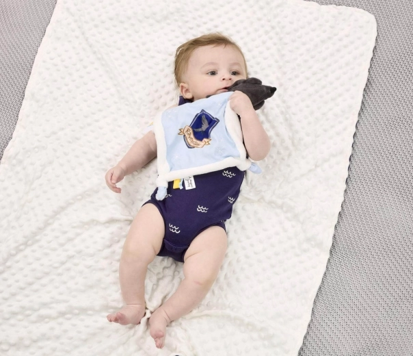 Αισθητηριακό παιχνίδι με ετικέτες και κομπάκια