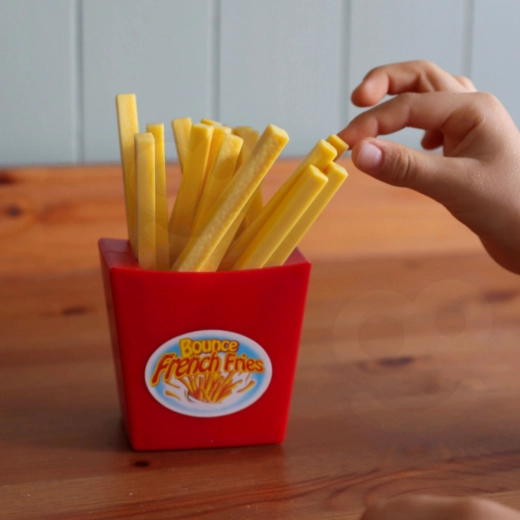 Αναπτύσσει λεπτή κινητικότητα και συγκέντρωση